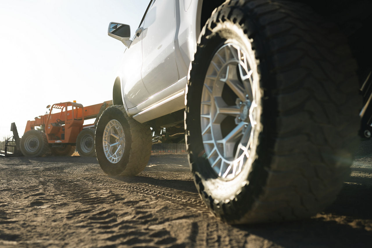 2020 Chevrolet Silverado - Fuel CHARGER - Silver | Fuel Off-Road